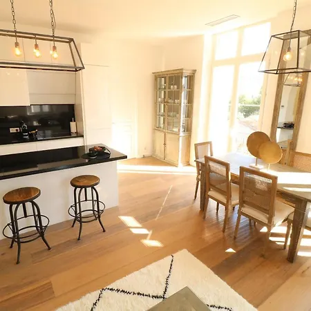 Beautiful 3 Bedroom Carlton Canada 403 קאן