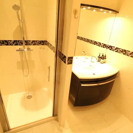 דירה Beautiful 3 Bedroom Carlton Canada 403 קאן