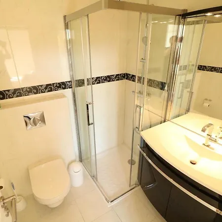 Beautiful 3 Bedroom Carlton Canada 403 דירה